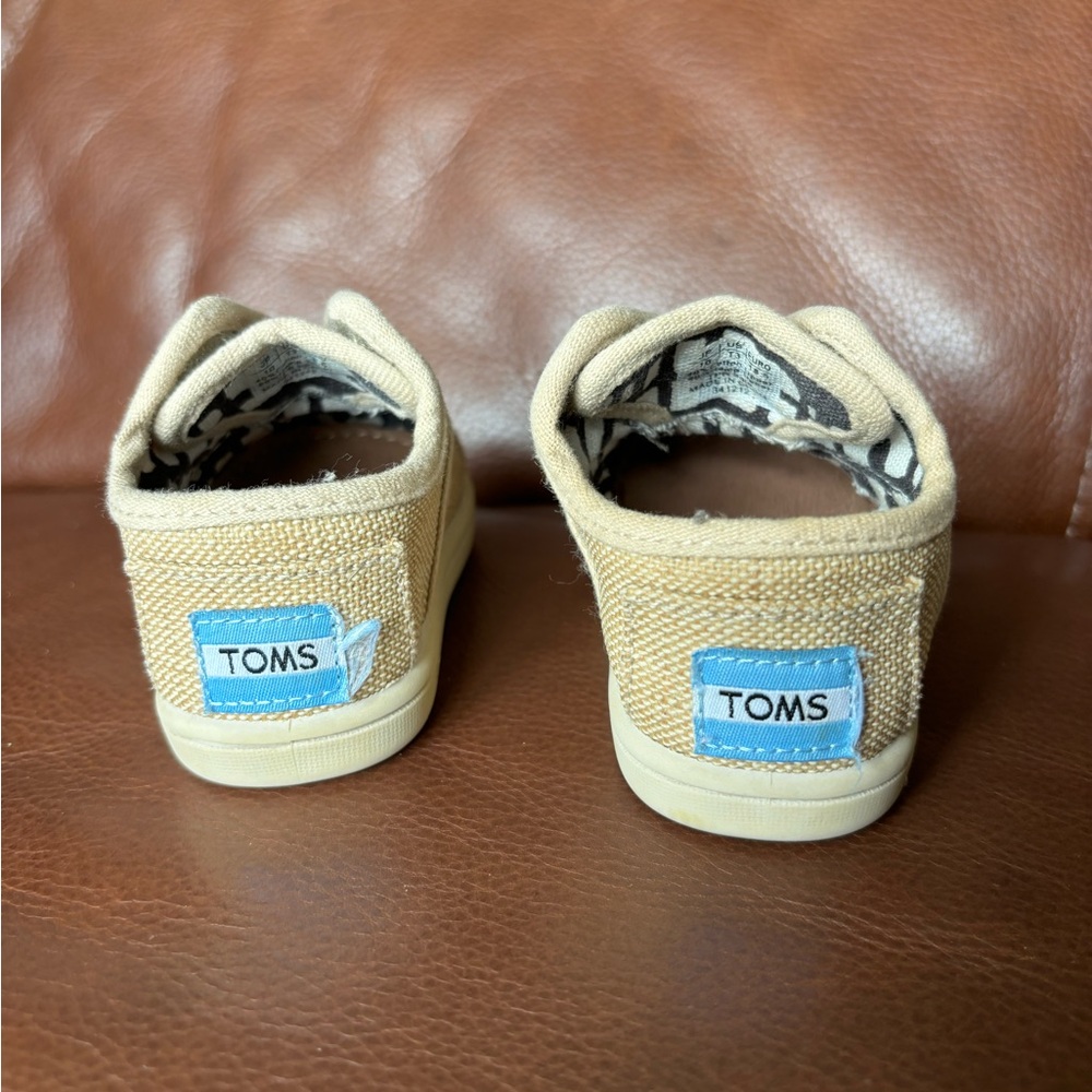 Toms Baby Shoes Size 3 in cream Tan Color Easy On boy girl unisex - Picture 6 of 9